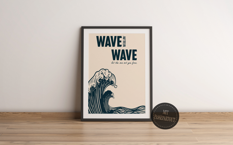 Dieses Poster zeigt dir eine Welle und den Spruch Wave after Wave, let the sea set you free, in beige und blau.Dieses Poster im vintage Stil zeigt eine Welle im typischen japanischen Stil mit dem Spruch "Wave after Wave - let the sea set you free."