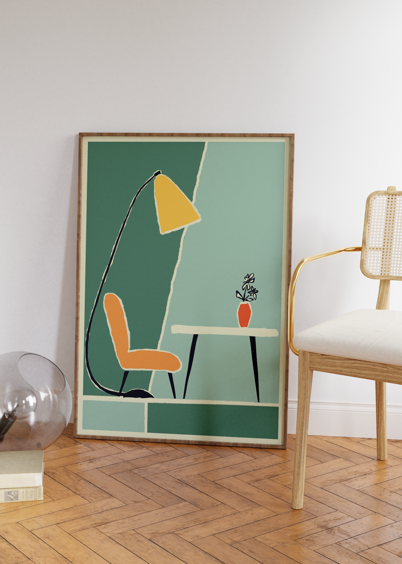 Das Poster zeigt ein minimalistisch dargestelltes Wohnzimmer mit Tisch, Blumen, Stuhl und Lampe. Das Bild ist in schönem Grün gehalten und hat einen vintage Touch.