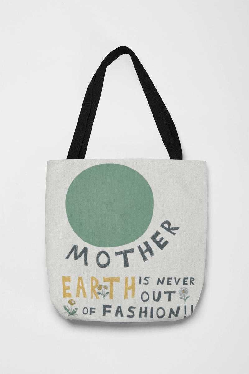 Die tolle Trage- und Einkaufstasche aus 100% Polyester ist mit dem schönen Spruch " Mother Earth is never out of Fashion" bedruckt.
