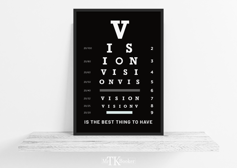 Das motivierende Poster in schwarz und weiß zeigt dir einen Spruch zum Thema Vision. Damit ist die Wanddeko die perfekte Ergänzung für dein Büro.