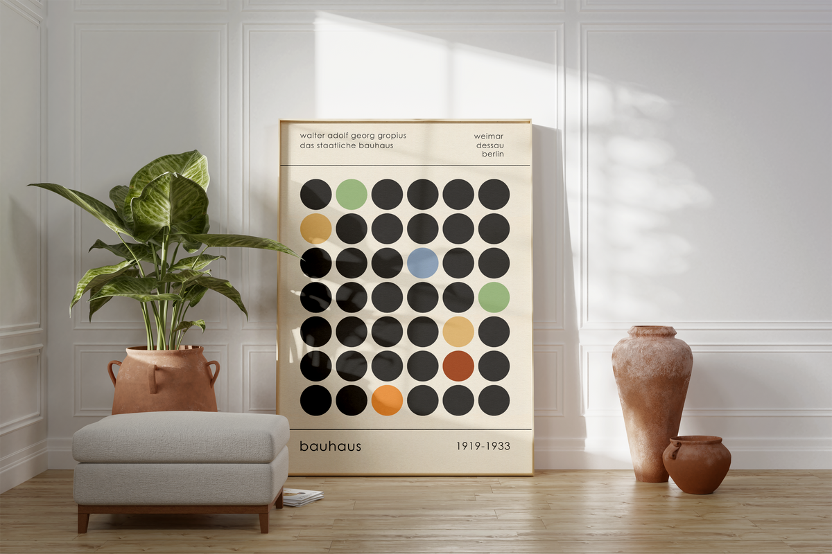 Das Bauhaus Poster zeigt dir mehrere Kreise, wovon einige bunt sind. 