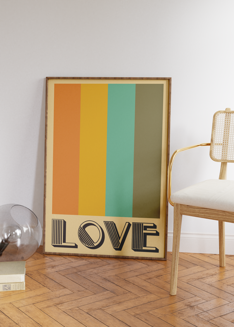 Das Poster im 70er Jahre Stil mit Schriftzug Love ist der ideale Hingucker für deine Wand. 