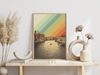 Dieses Poster zeigt ein Foto eines Kanals in Venedig, Italien. Das Poster im Vintagedesign hat als Hintergrund einen Regenbogen.