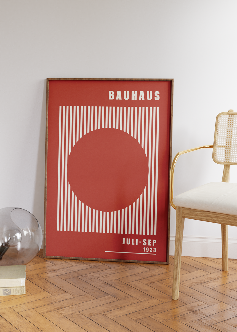 Dieses Bauhaus Poster zeigt dir einen aus Linien ausradierten Kreis in Rot oder Eierschalenweiß. 