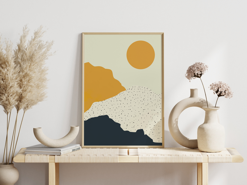 Das Poster zeigt eine abstrakt dargestellte Landschaft mit Bergen in Blau, Gelb und Weiß, dazu eine gelbe Sonne.