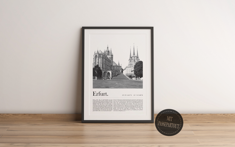 Dieses Poster zeigt dir in Schwarz Weiß eine Fotografie des Doms der Landeshauptstadt Erfurt in Thüringen. 