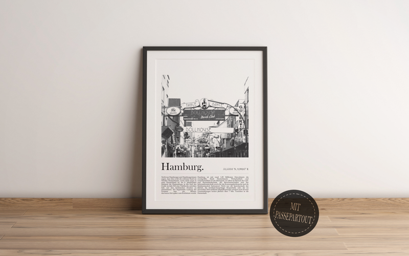 Die Poster zeigen die Hamburger Speicherstadt oder den Hamburger Kiez.