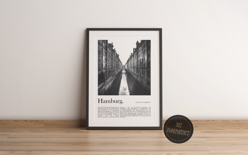Die Poster zeigen die Hamburger Speicherstadt oder den Hamburger Kiez.