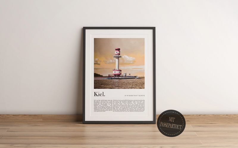 Dieses tolle Poster zeigt dir den Leuchtturm der Landeshauptstadt Kiel der in der Ostsee im Bereich der Kieler Außenförde steht. 