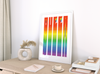 Das Poster zeigt in den typischen Regenbogenfarben das Wort Queer.