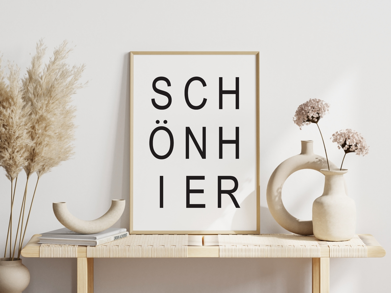 Das minimalistische Poster zeigt das Wort "SCHÖNHIER". Das Poster ist in Weiß und Blau/Grün erhältlich. Der schöne Spruch ist geeignet für jedes Zimmer.