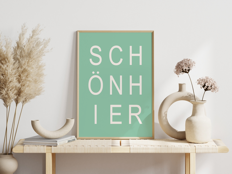 Das minimalistische Poster zeigt das Wort "SCHÖNHIER". Das Poster ist in Weiß und Blau/Grün erhältlich. Der schöne Spruch ist geeignet für jedes Zimmer.