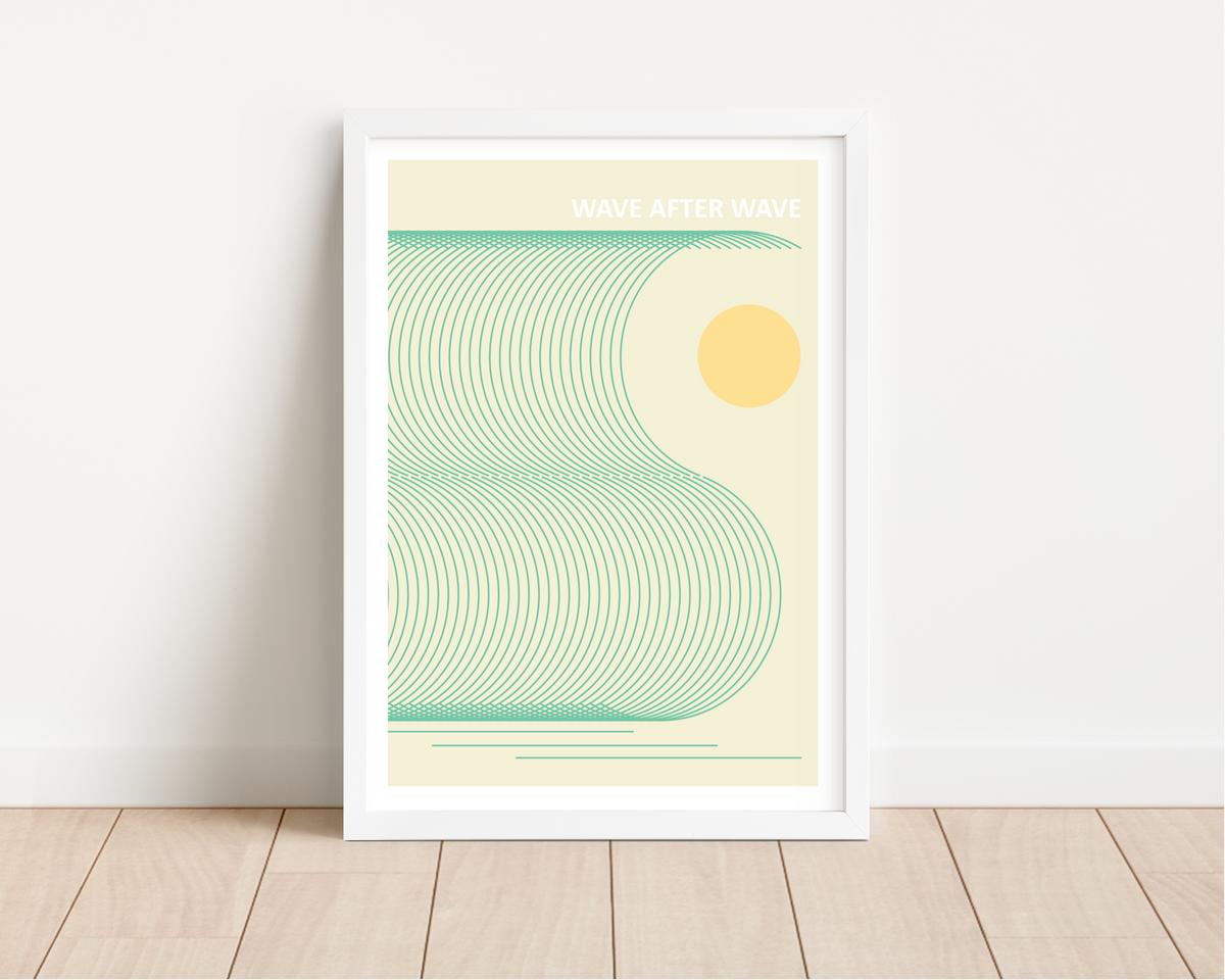 Das maritime Poster zeigt minimalistisch dargestellte Wellen, eine Orange Sonne, sowie den Spruch Wave after Wave.