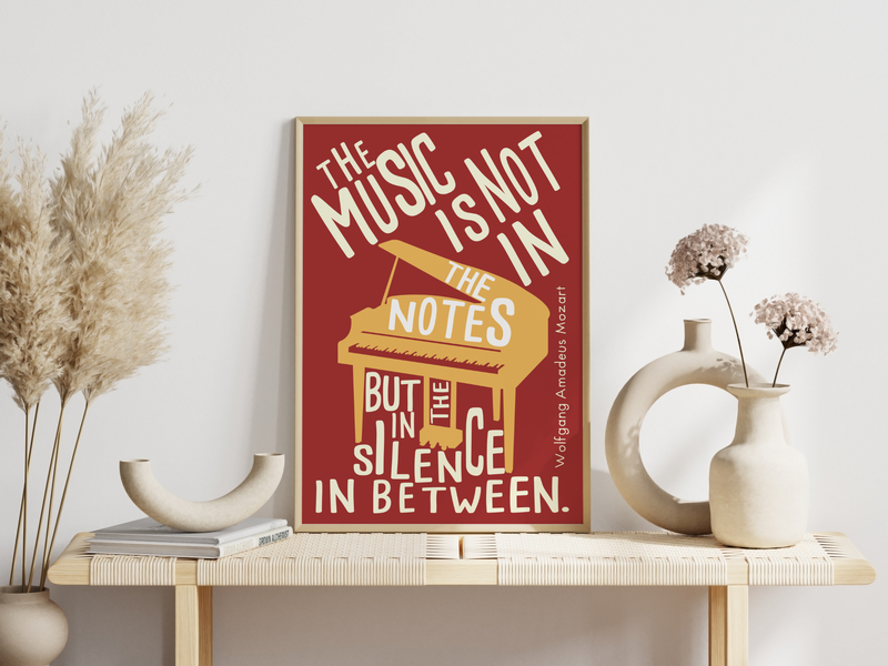 Dieses Klavier Poster zeigt ein Piano und ein Zitat von Mozart.
