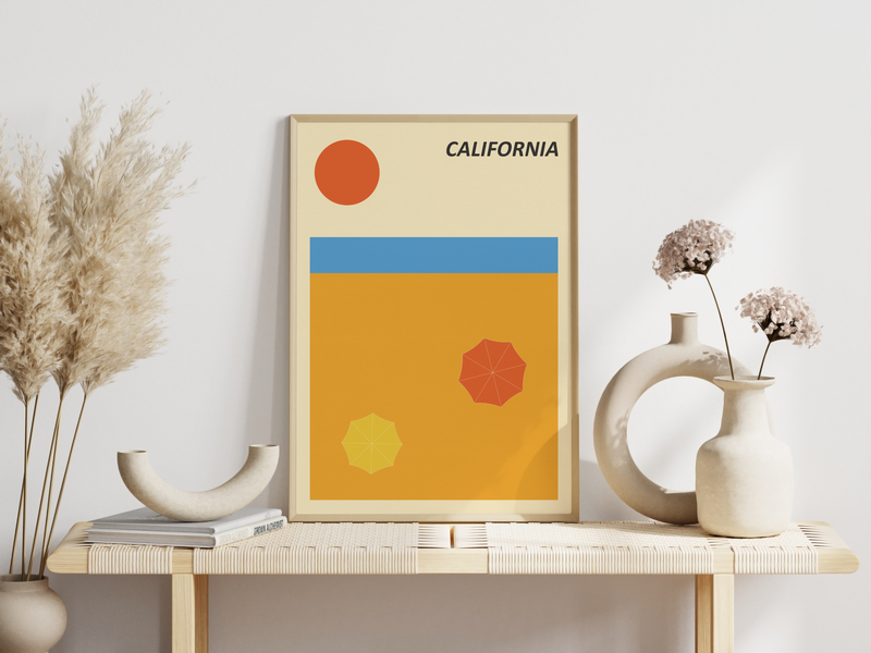 Das minimalistische Poster im retro Design zeigt dir einen Strand mit zwei Sonnenschirmen, das Wasser und die Sonne, dazu die Bildüberschrift California.