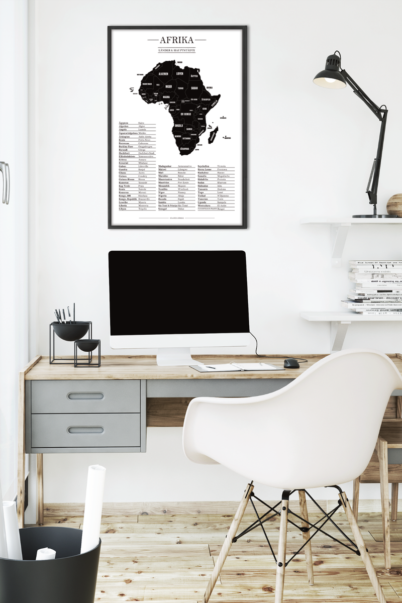 Diese minimalistische Karte von dem afrikanischen Kontinent zeigt dir alle 55 Länder in Afrika, inklusive Tabelle mit den Hauptstädten.