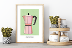 Dieses Kaffee-Poster für die Küche zeigt dir einen Espresso-Kocher in Rosa auf Grünem Hintergrund.