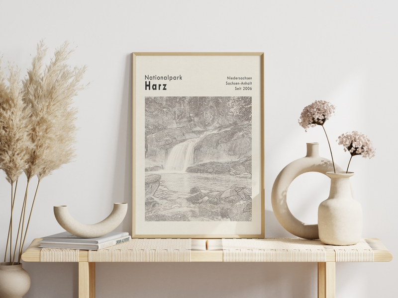 Dieses Poster zeigt einen kleinen Wasserfall im Nationalpark Harz, der in den Bundesländern Niedersachsen und Sachsen-Anhalt liegt.