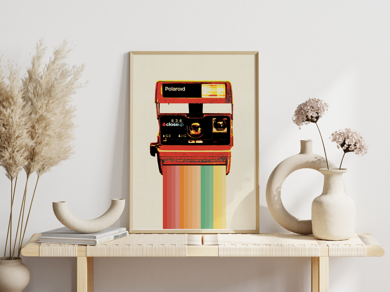 Das Poster zeigt eine alte Polaroidkamera mit einem Regenbogen als Bildausgabe. 