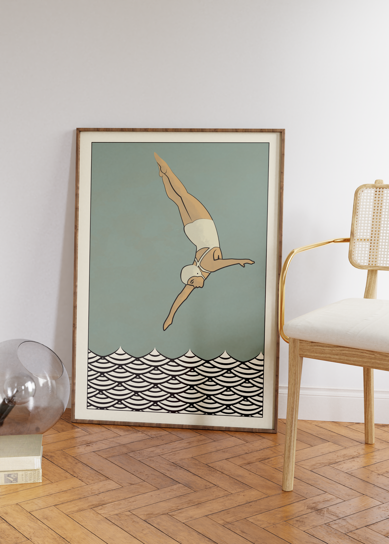 Dieses maritime Poster zeigt eine Turmspringerin in alter Badekleidung die einen Sprung in das Meer macht.