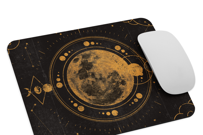 Das Astrologie Mauspad im Zeichen der Planeten und Sterne ist das perfekte Zubehör für die Arbeit am Computer oder Laptop und ist ein garantierter Hingucker auf deinem Schreibtisch.
