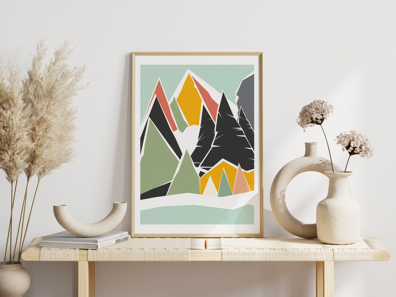 Dieses minimalistische Poster zeigt eine Berglandschaft der Alpen. Das Landschaftsbild ist im abstrakten Stil gehalten und passt sowohl in modern gestaltete Wohnungen, wie auch in Land- und Bauernhäuser.