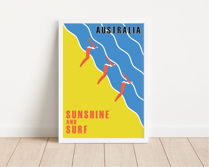 Dieses maritime Poster zeigt drei Schwimmerinnen an einem Strand in Gelb und Blau. 