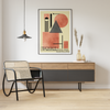Das Bauhaus Poster zeigt dir unterschiedlichen geometrischen Formen in Orange und Schwarz dargestellt. 