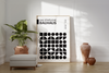 Dieses Bauhaus Poster zeigt dir verschiedene Schwarz dargestellte, geometrische Formen. Das in schönem Schwarz und Weiß gehaltene Poster hat die Bildüberschrift "Das Staatliche Bauhaus" 