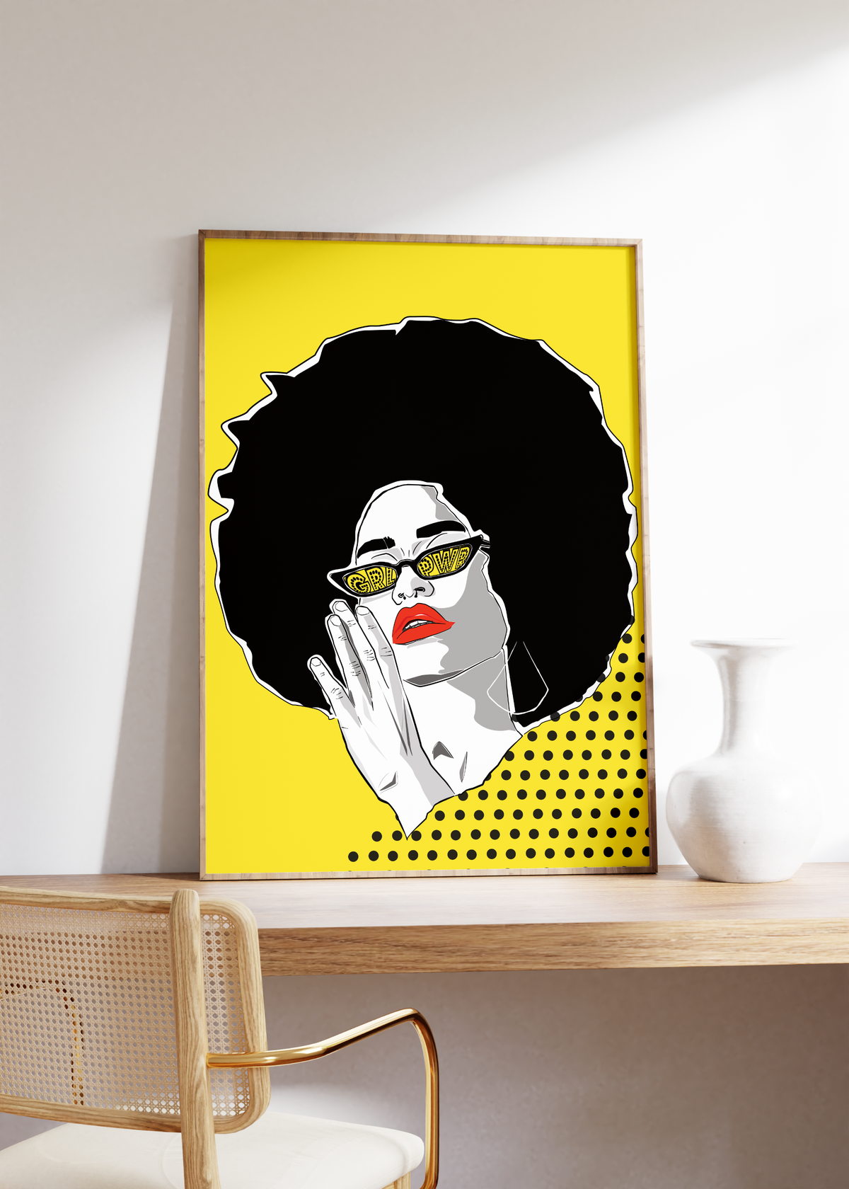 Das Pop Art Poster zeigt eine Frau mit Afro und Brille im 70er Jahre Look auf der die Brillengläser mit den Worten Girl Power beschrieben sind. 