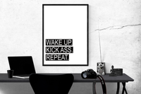 Motivationsposter, Mindset Bild mit dem Spruch WAKE UP. KICK ASS. REPEAT.!! Pack Dinge an, sei positiv.