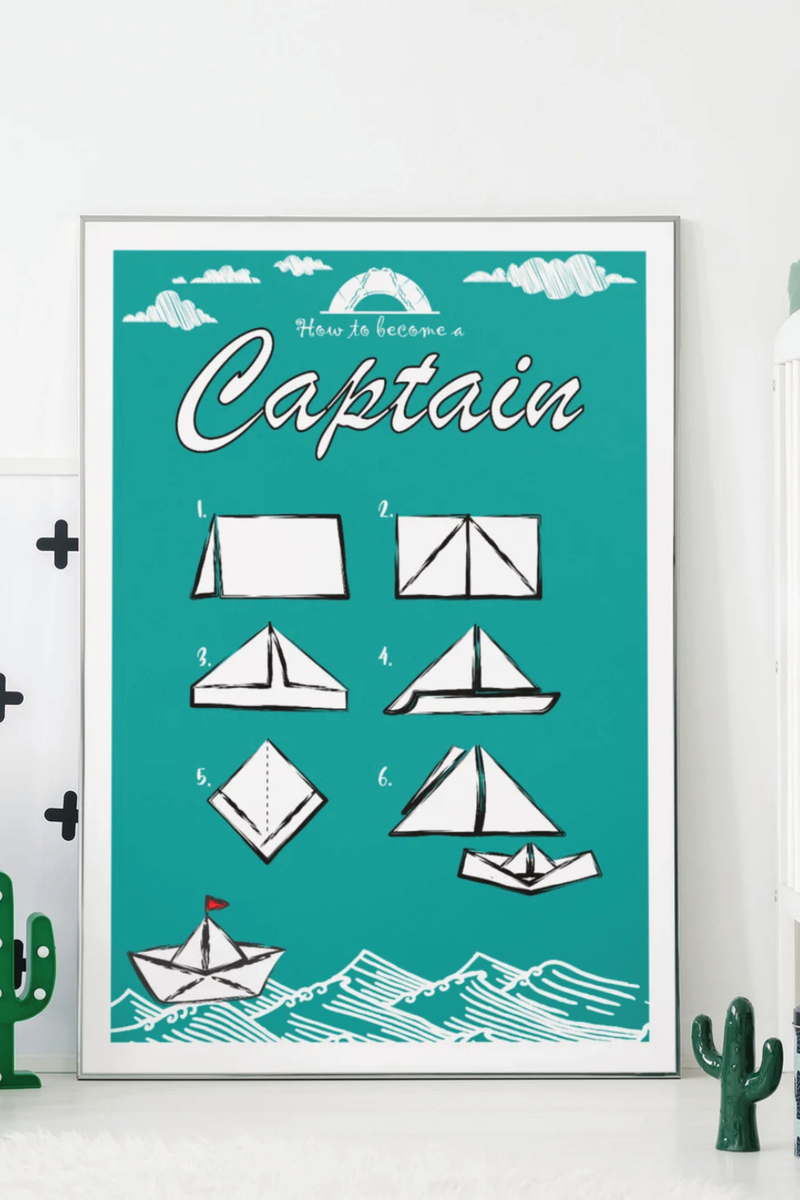 Hol dir dieses Poster für das Kinderzimmer. Das Bild zeigt eine Anleitung zum falten von Papierbooten. 