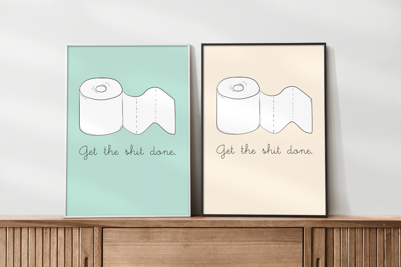 Dieses witzige Badezimmer Poster zeigt eine Klopapierrolle und den lustigen Spruch "Get shit done.".