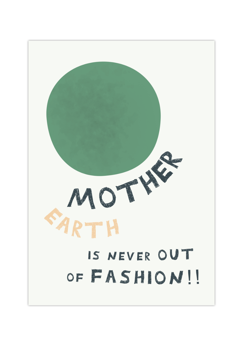 Das Poster zeigt im minimalistischen Stil eine grüne Erde und darunter in kindlicher Schrift den Spruch " Mother Earth Is Never Out Of Fashion".