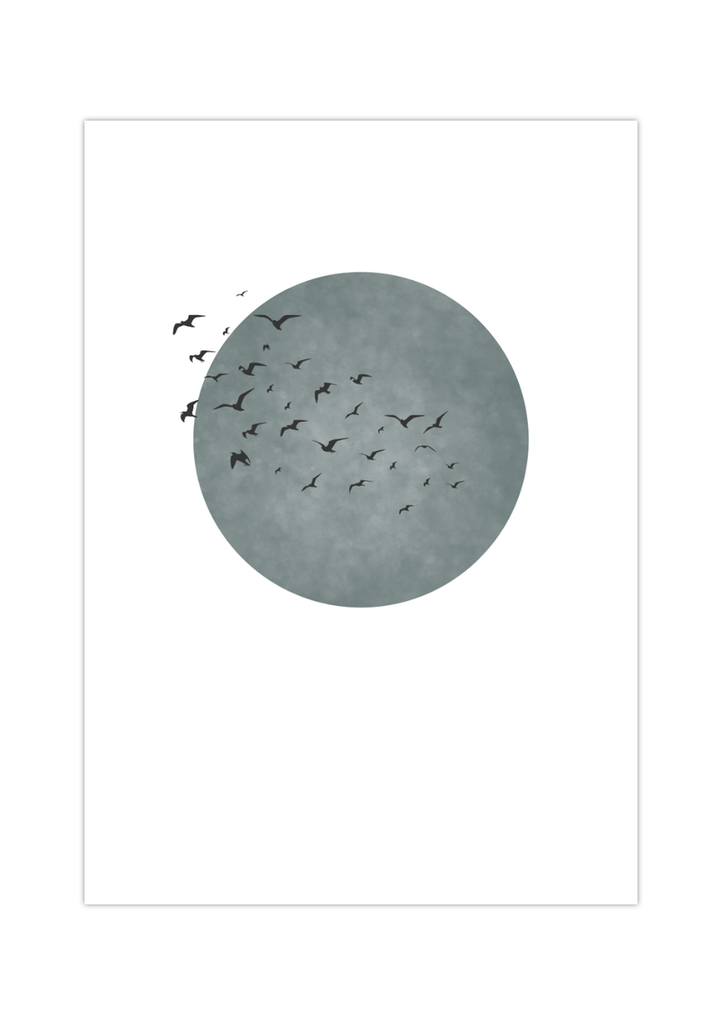 Dieses minimalistische Poster zeigt einen Vogelschwarm vor einer rosa oder einer grauen Sonne. 